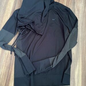 Nike funnel neck top medium